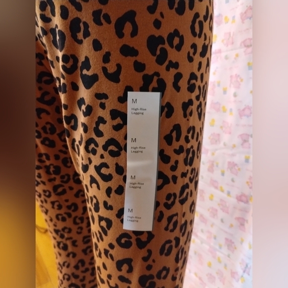 NWT wild fable women's Animal print size medium leggings - Picture 4 of 4